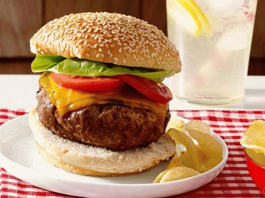 Peste pui de hamburger
