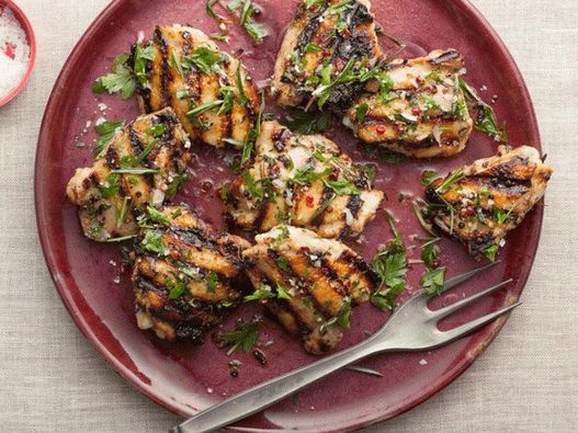 Coapse de pui la gratar în marinadă Coapse de pui la gratar în marinadă