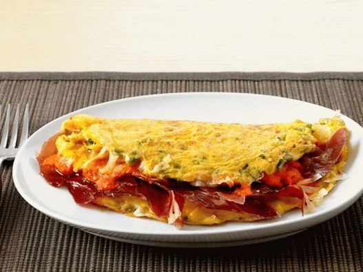 Foto cu farfurie - omleta spaniolă cu sos Romesco