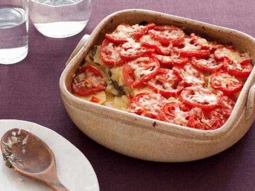 Fotografia farfuriei - gratin de cartofi provensali