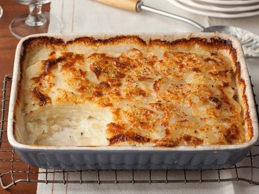 Fotografia farfuriei - gratin de cartofi cu brânză