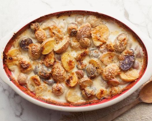 Fotografia farfuriei - gratin de cartofi de toamnă