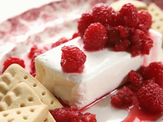 Fotografia felului de mâncare - prăjitură cu biscuiți leneși cu zmeură și limoncello