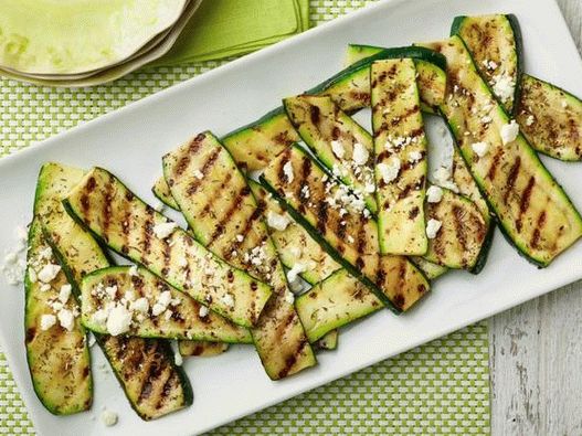 Zucchini prăjit cu sare picantă și feta