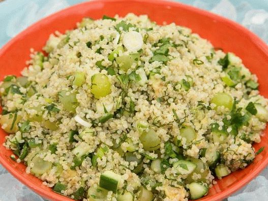 Salată de quinoa, struguri și avocado