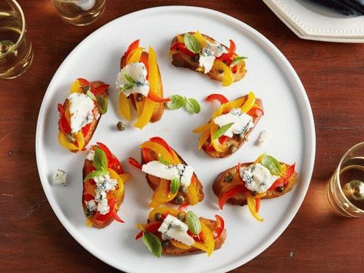 Bruschetta cu ardei dulce și gorgonzola