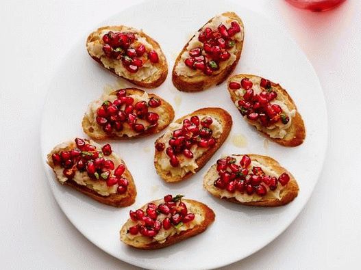 Crostini cu fasole albă și rodie