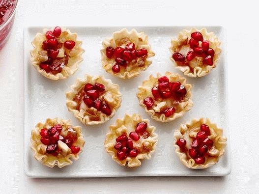 Coșuri de patiserie Filo cu brânză și rodie