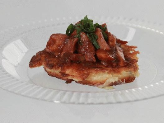Foto clătite de ceapă cu pui într-un sos de grătar tandoori