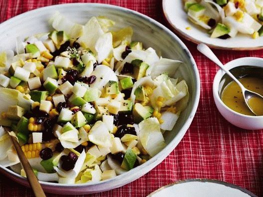 Foto Salată ușoară cu mere și porumb