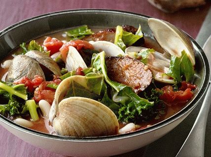 Photo Chowder cu scoici de varză cu varză de kale