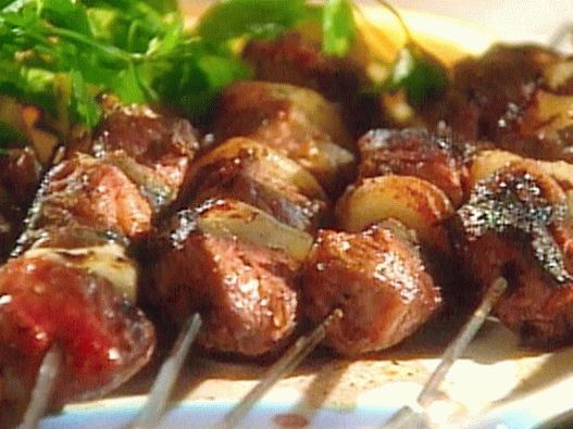 Photo Kebabs de miel murat cu sos de iaurt cu chili