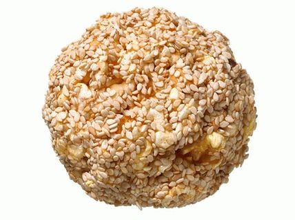 Foto Bile de popcorn din susan cu miez de nuci