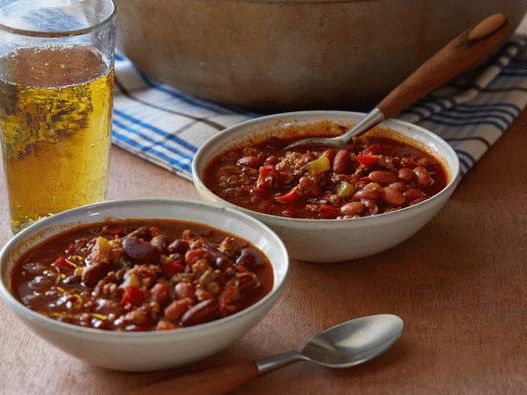 Foto Chili mexican cu pui pentru fani sportivi