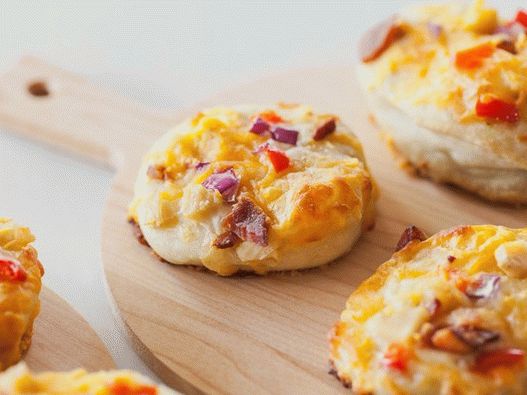 Foto cu mini pizza cu pui
