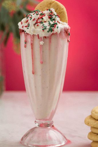 Foto Milkshake cu dovleac, gălbenușuri și fursecuri de scorțișoară