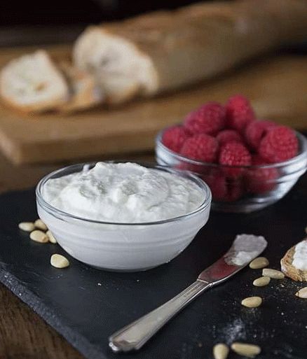Foto brânză ricotta tânără acasă