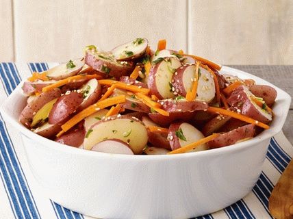Photo Morcov - salată de cartofi cu semințe de susan