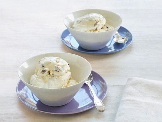 Foto Înghețată cu stafide rom și păstăi