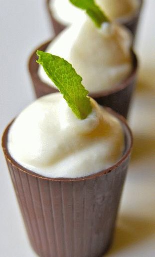 Mousse foto cu ciocolată albă și mentă