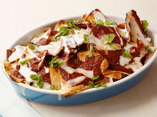 Foto Nacho cu sos de aluniță