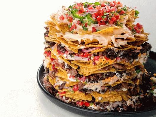 Fotografia lui Nachos cu carne de vită, fasole neagră și sos de brânză