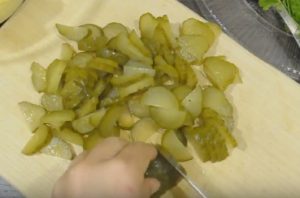 Salată germană de cartofi cu cârnați de vânătoare - 2