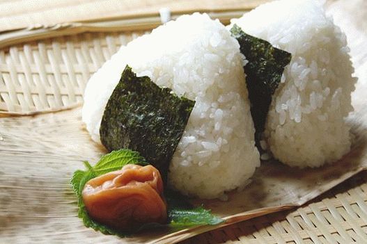 Foto cu Onigiri sushi (bile de orez)