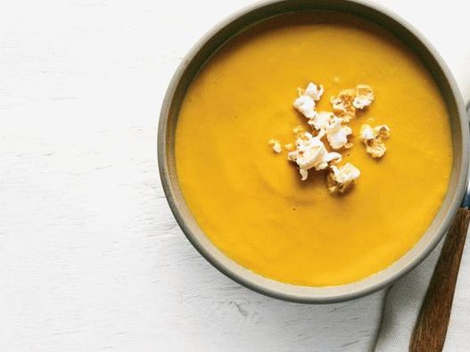 Foto din farfurie - supă de dovleac cu curry și floricele