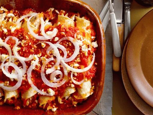 Fotografia farfuriei - Enchilada suisas cu pui