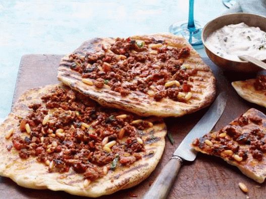 Fotografia farfuriei - Pizza cu miel tocat