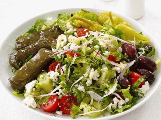 Bucate de fotografie - salată grecească cu dolmade