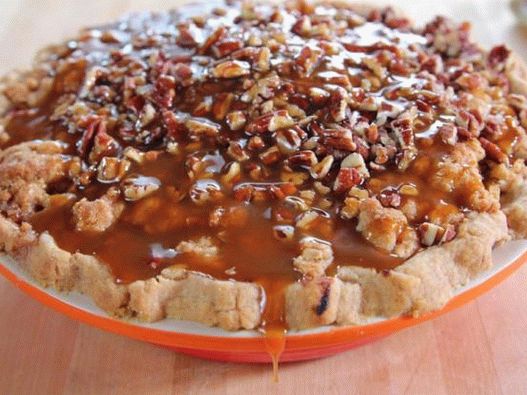 Foto cu farfuria - Placinta cu mere si topping de nuci caramel