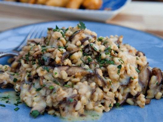 Fotografia felului de mâncare - risotto de orz perlat cu ciuperci și dovleac