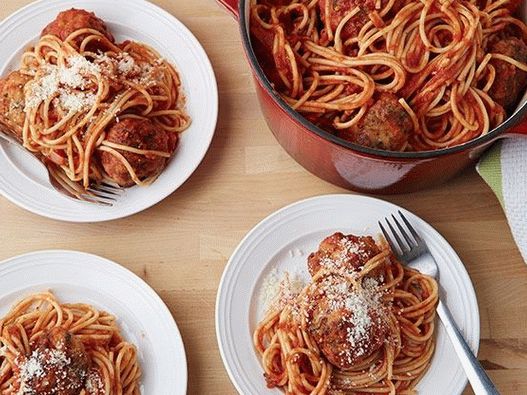 Foto picante chiftelute cu spaghete