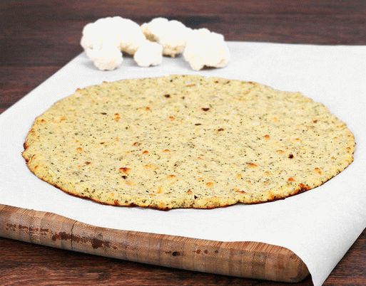 Foto bază de legume pentru pizza de conopidă