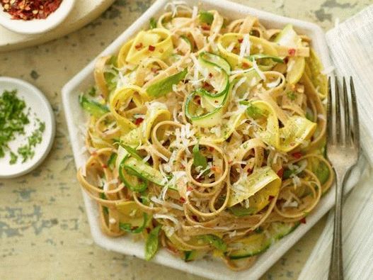 Foto Pasta de dovlecel vegetal cu taitei integrali