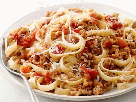 Paste foto Fettuccine cu sos de carne