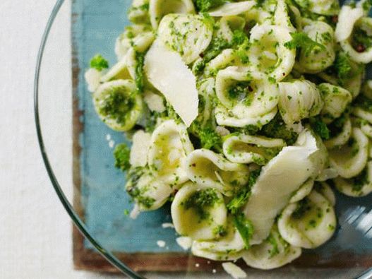 Foto cu pastă de orecchiette cu pesto de rapini