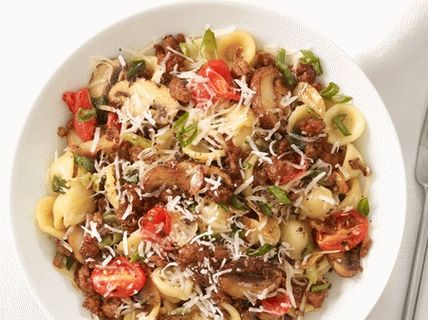 Foto cu paste de orecchiette cu mezeluri picante
