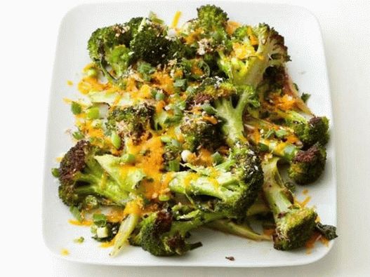 Foto cu broccoli la cuptor sub o crustă de Cheddar