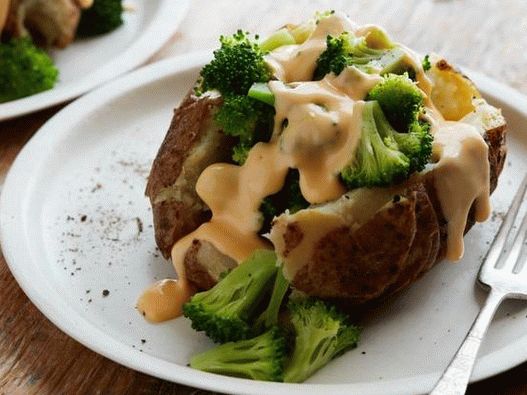Foto cartofi coapte cu broccoli și cheddar într-un aragaz lent