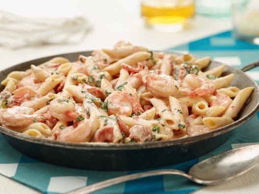 Foto de Penne cu creveți și sos cremos cu ierburi