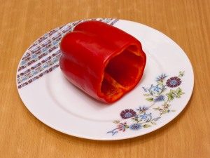  " ></li>
<li>Masa de brânză de usturoi pentru a umple ardeii pregătiți, lăsând loc în centru.  <img src="/wp-content/uploads/images/perec-_farshirovannij_sirom_i_yajcami_foo_4.jpg"alt=