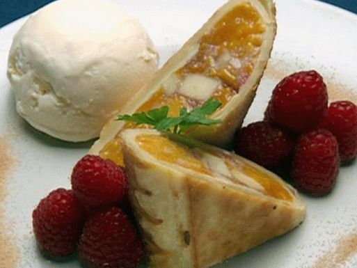 Poza strudel de piersici