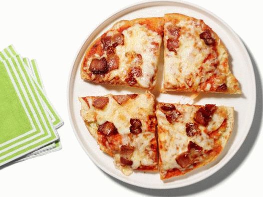 Photo Pizza cu slănină și trei tipuri de brânză