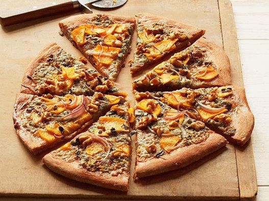 Foto Pizza cu dovleac de nucșoară și brânză de gorgonzola