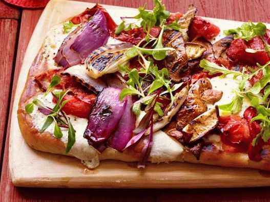 Photo Pizza cu topping-uri la grătar