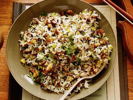 Foto Pilaf din orez sălbatic cu castane