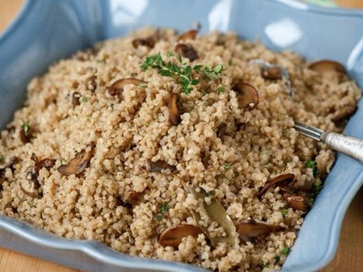 Foto cu pilaf de quinoa cu ciuperci cremini